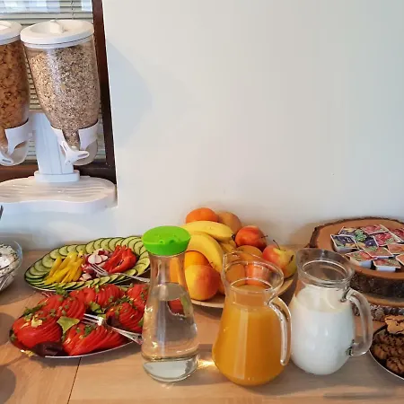 Czajka Bed & Breakfast 2*